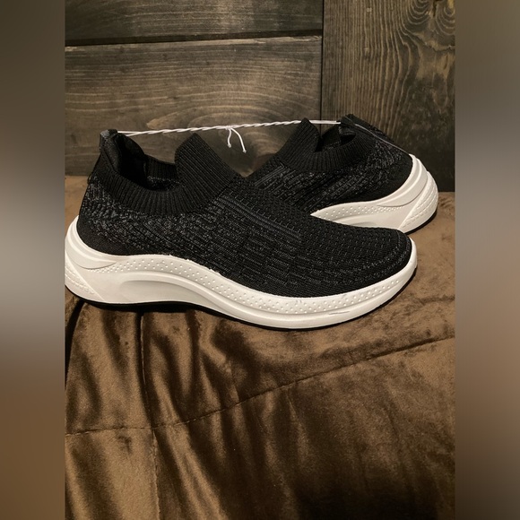 US Sports brand, size 8, nwot, athletic shoes - Picture 1 of 8
